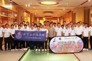 中國香港特區(qū)政府民安隊少年團到山東泰山足球俱樂部參觀交流