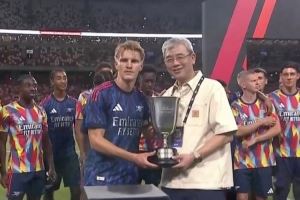 友誼賽阿森納1-0戰(zhàn)勝AC米蘭<div   id=