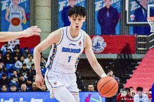 媒體人：北京沒任何理由不給曾凡博澄清信 且籃協(xié)支持球員留洋