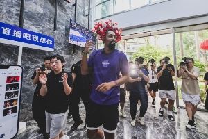 NBA球星丁威迪空降 沉浸式體驗閩南文化 學會愛拼才會贏！