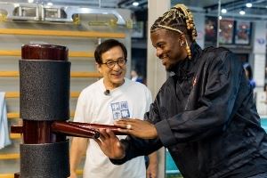 拜師學(xué)詠春?????！巴特勒打木人樁+和成龍復(fù)刻《尖峰時(shí)刻》
