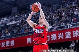 好久不見??郭艾倫現(xiàn)身CBA夏季聯(lián)賽啟東站 并進行簡單投籃