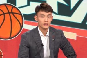 徐杰談解說(shuō)首秀：比打球還累 看比賽時(shí)會(huì)思考如果是自己會(huì)怎么做