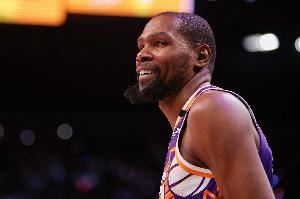 KD：我怎么敏感了？因?yàn)槲沂蔷扌荎D 還在網(wǎng)上和一群農(nóng)民聊天<div   id=