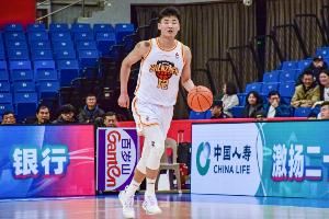 深圳注冊19名球員：顧全續(xù)簽兩年C類 賀希寧頂薪剩1年 周鵬剩1年