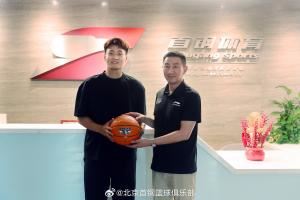 北京男籃注冊16人：趙睿3年C類合同加盟 方碩&翟曉川&丘天續(xù)約