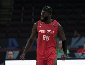難阻失利！科塔19分鐘12中7拿到16分7板1帽 罰球4中2
