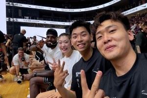 與老詹近距離接觸<div   id=