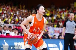 媒體人：內(nèi)蒙古女籃幾個(gè)國(guó)手價(jià)格不低 但市場(chǎng)的反應(yīng)一般 沒(méi)有哄搶